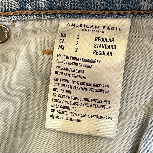 American Eagle Outfitters Women's Strigid Mom Jean Light Wash Size 2 - Picture 12 of 16